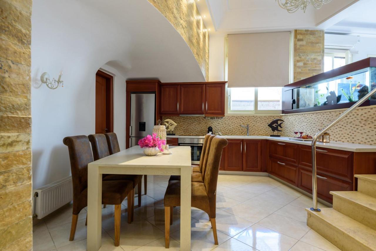 Suite Home Santorini Тира Экстерьер фото